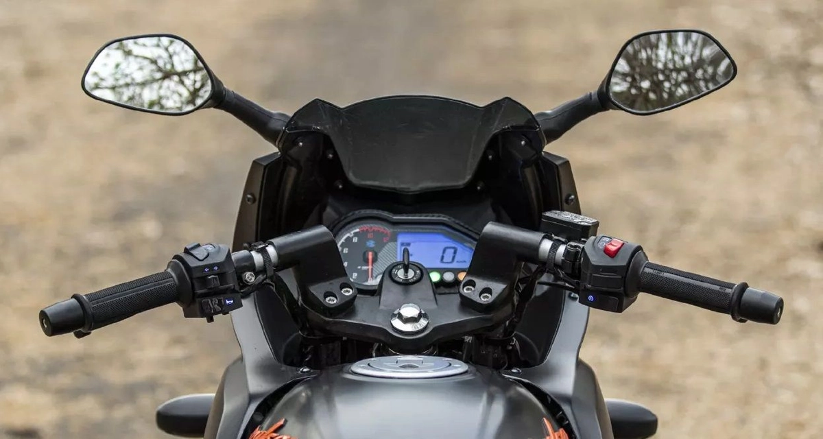 Мотоцикл BAJAJ Pulsar 180