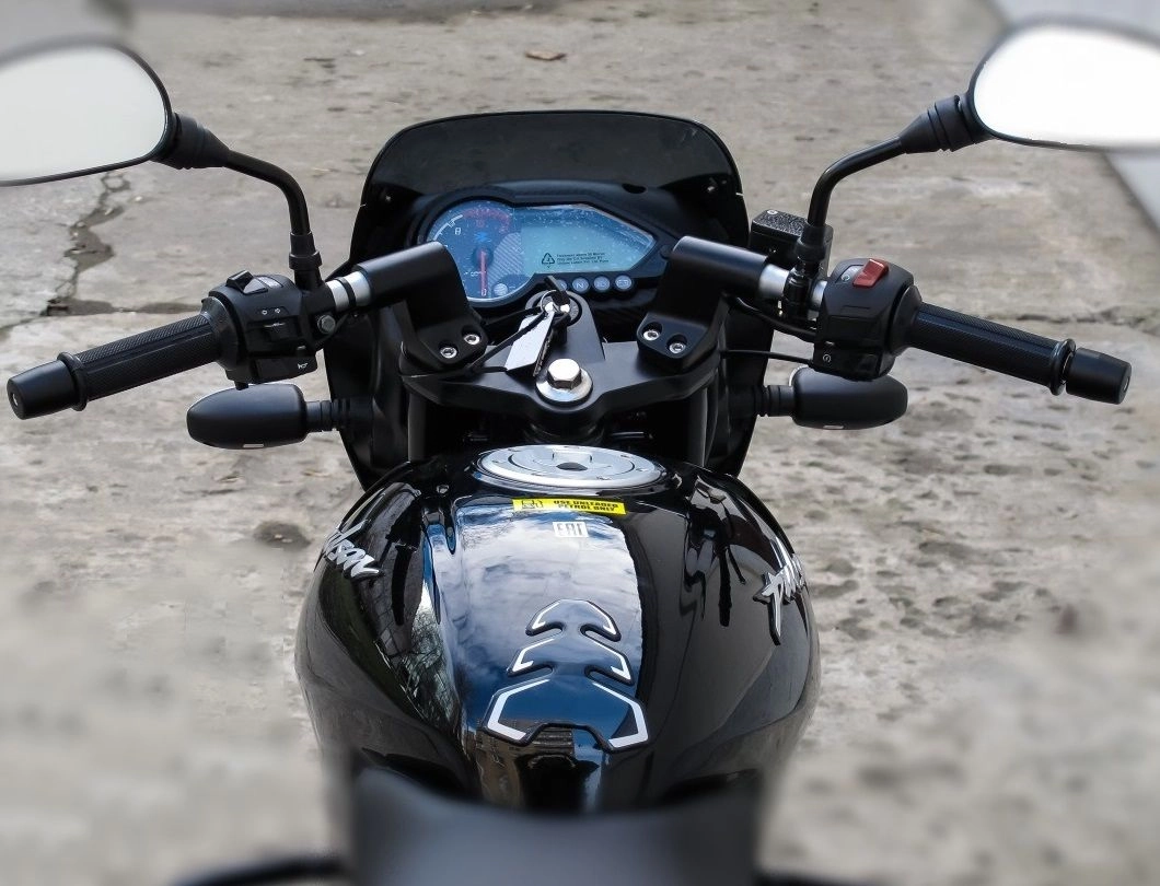 Мотоцикл BAJAJ Pulsar 180