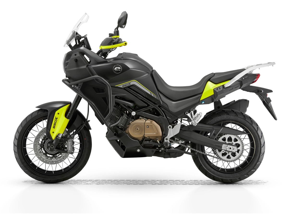 Мотоцикл QJ SVT 650X