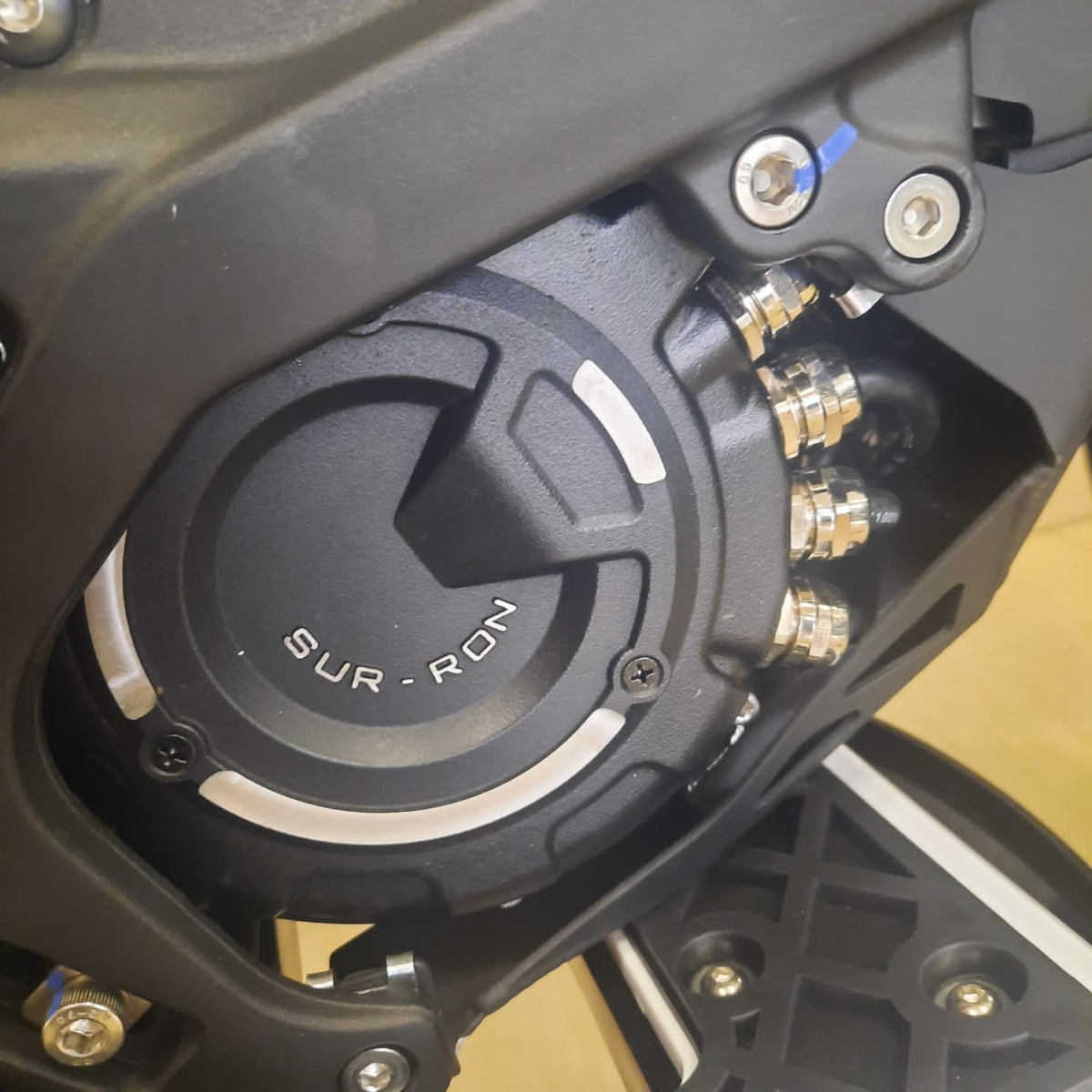 электромотоцикл sur-ron x light bee 60v/40ah акция!